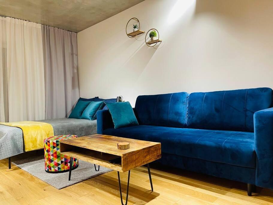 Mango W/patio & Parking Apartment